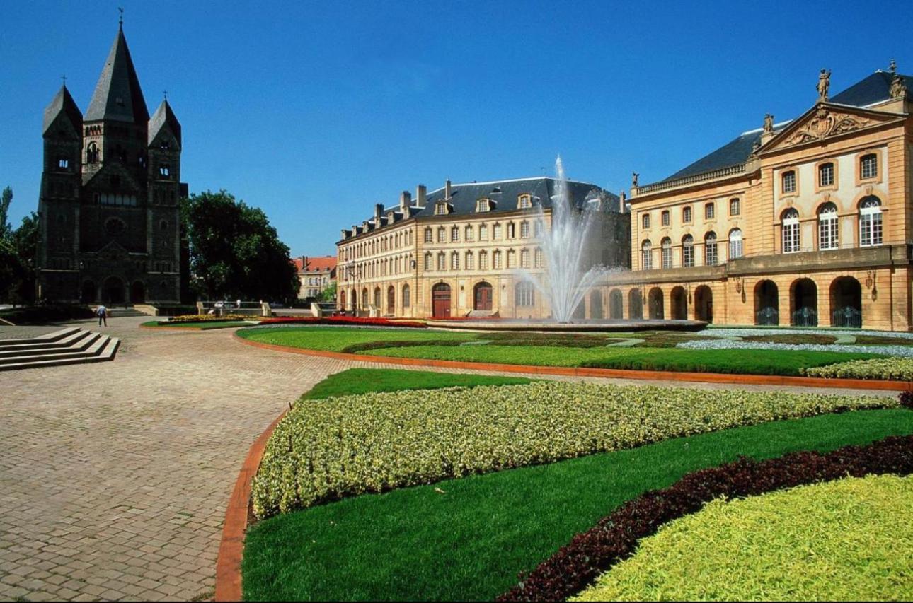 Serenity Bed Palace 2 Metz Gare Екстериор снимка